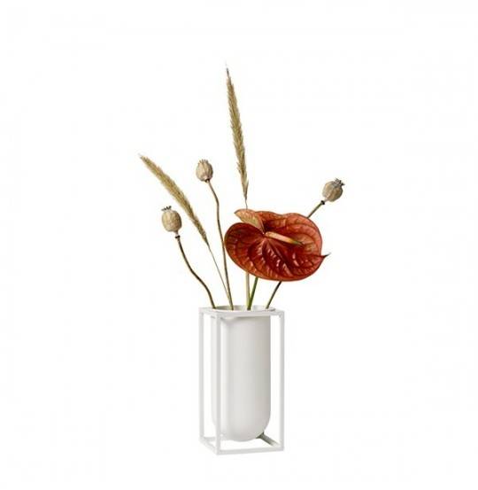 AW18 / Kubus vase Lily, white